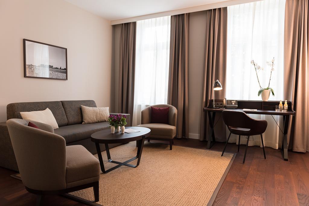 Hotel Am Fischmarkt Райнберг Экстерьер фото